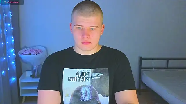 Snapshot of kittenmurr chatting on 11-06-25, 08:32 kittenmurr online show from 11-06-25, 08:32