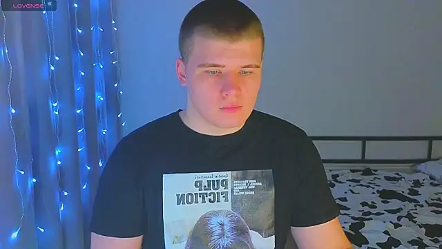 Snapshot of kittenmurr chatting on 11-22-25, 01:04 kittenmurr online show from 11-22-25, 01:04