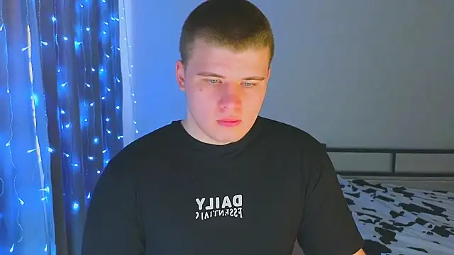 Snapshot of kittenmurr chatting on 11-25-25, 03:06 kittenmurr online show from 11-25-25, 03:06