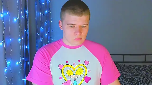 Snapshot of kittenmurr chatting on 12-14-25, 01:11 kittenmurr online show from 12-14-25, 01:11