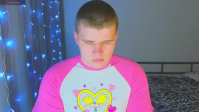 Snapshot of kittenmurr chatting on 12-15-25, 12:48 kittenmurr online show from 12-15-25, 12:48