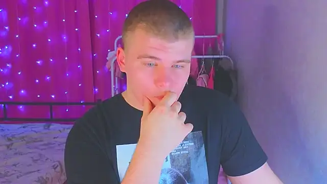 Snapshot of kittenmurr chatting on 02-22-26, 09:13 kittenmurr online show from 02-22-26, 09:13