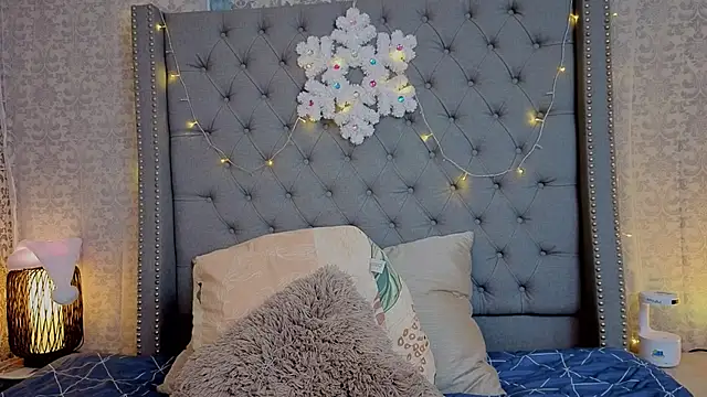 Snapshot of Abby_roussee chatting on 12-17-25, 08:26 Abby roussee online show from 12-17-25, 08:26