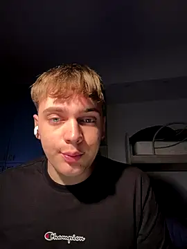 Snapshot of Fappatore_Nato05 chatting on 10-11-25, 01:05 Fappatore Nato05 online show from 10-11-25, 01:05