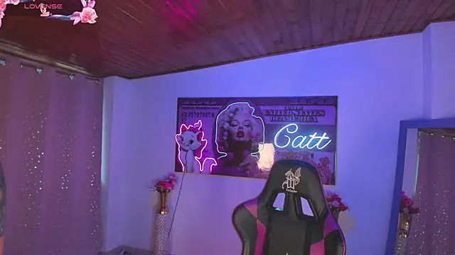 Snapshot of catt_monroe chatting on 12-18-25, 02:56 catt monroe online show from 12-18-25, 02:56