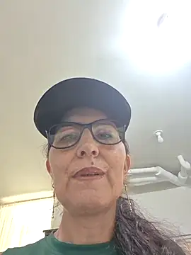 Snapshot of swity_foster chatting on 05-20-26, 06:25 swity foster online show from 05-20-26, 06:25