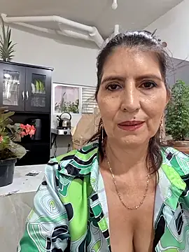 Snapshot of swity_foster chatting on 05-25-26, 06:14 swity foster online show from 05-25-26, 06:14