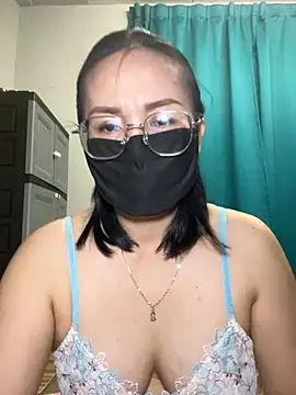 Snapshot of melyiaaa chatting on 04-22-26, 02:40 melyiaaa online show from 04-22-26, 02:40