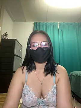 Snapshot of melyiaaa chatting on 05-01-26, 02:32 melyiaaa online show from 05-01-26, 02:32
