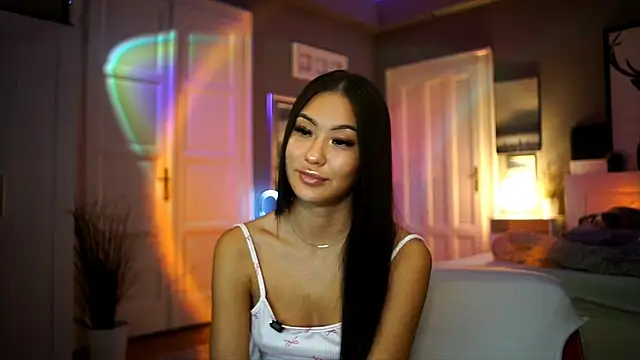 Snapshot of SyrenAsia chatting on 10-02-25, 01:29 SyrenAsia online show from 10-02-25, 01:29