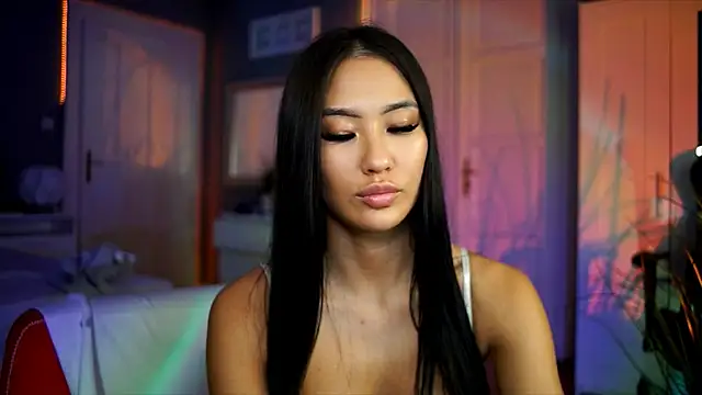 Snapshot of SyrenAsia chatting on 11-07-25, 08:42 SyrenAsia online show from 11-07-25, 08:42