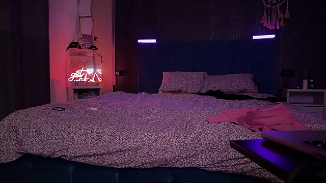 Snapshot of Secret_Lovers1 chatting on 01-14-26, 08:36 Secret Lovers1 online show from 01-14-26, 08:36