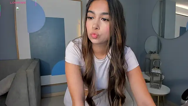 Snapshot of VeronicaBlue chatting on 06-29-26, 10:10 VeronicaBlue online show from 06-29-26, 10:10