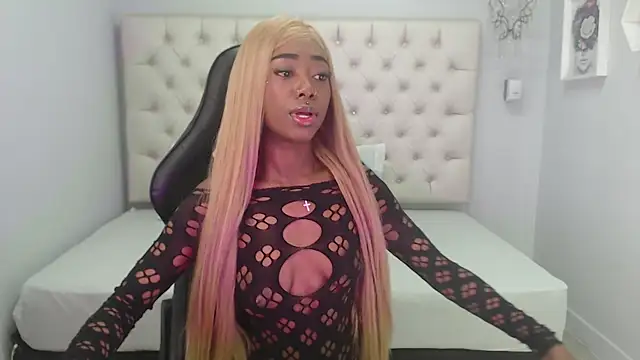 Snapshot of candyy_ebony chatting on 10-10-25, 12:59 candyy ebony online show from 10-10-25, 12:59