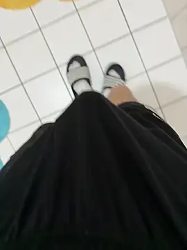 Snapshot of Dicksxd chatting on 11-17-25, 06:03 Dicksxd online show from 11-17-25, 06:03