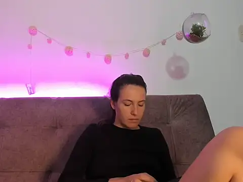 katalella brown1 online show from 10-06-25, 11:29