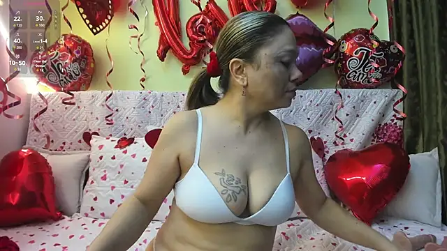 Snapshot of AtheneaArbelaez_ chatting on 09-21-25, 12:51 AtheneaArbelaez online show from 09-21-25, 12:51