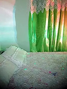 Linda Saenz  online show from 11-14-25, 03:49