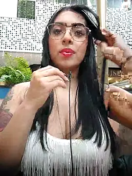 Linda Saenz  online show from 11-21-25, 08:40