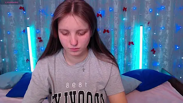 Snapshot of Leonaalove chatting on 02-02-26, 12:37 Leonaalove online show from 02-02-26, 12:37