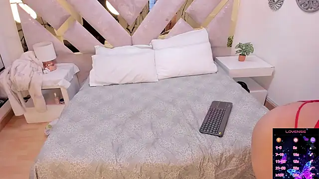 Marianee Rousse online show from 09-14-25, 10:20