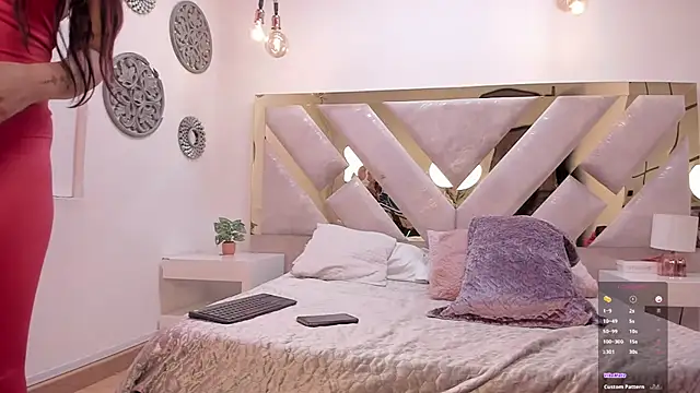 Marianee Rousse online show from 10-27-25, 10:36