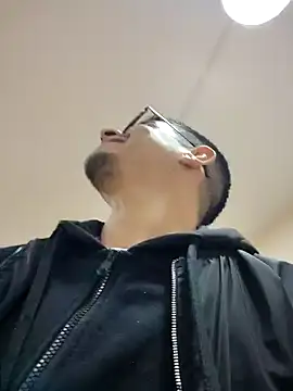 Snapshot of Juann-cock chatting on 11-24-25, 05:01 Juann-cock online show from 11-24-25, 05:01