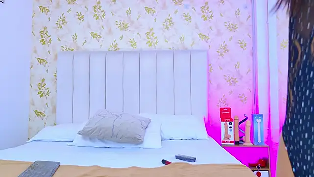 Samanta Isel online show from 11-13-25, 03:05