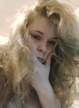 Snapshot of LacyLaurent chatting on 09-22-25, 02:02 LacyLaurent online show from 09-22-25, 02:02