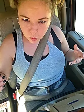 Snapshot of LacyLaurent chatting on 11-22-25, 06:40 LacyLaurent online show from 11-22-25, 06:40