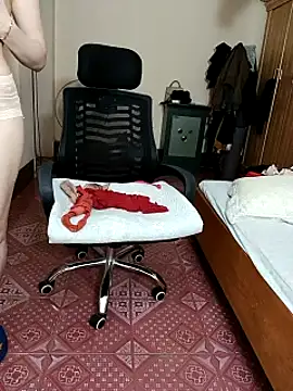 Snapshot of Moona_heny chatting on 10-31-25, 12:17 Moona heny online show from 10-31-25, 12:17