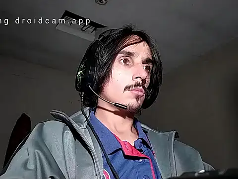 Snapshot of papito20cm chatting on 09-25-25, 05:00 papito20cm online show from 09-25-25, 05:00