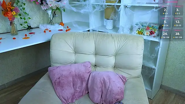 Snapshot of TraciMyntti chatting on 10-24-25, 01:13 TraciMyntti online show from 10-24-25, 01:13