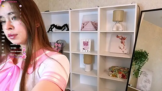 Snapshot of TraciMyntti chatting on 11-14-25, 01:26 TraciMyntti online show from 11-14-25, 01:26