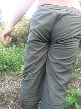 miumiu 00 online show from 10-19-25, 08:59