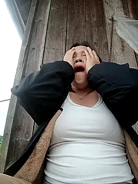 miumiu 00 online show from 10-24-25, 01:35