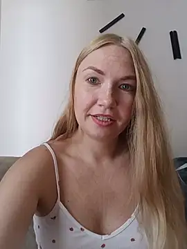 Snapshot of KisaVixen chatting on 07-17-26, 09:27 KisaVixen online show from 07-17-26, 09:27