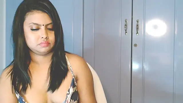 Indian GlowingMiax online show from 10-12-25, 04:50