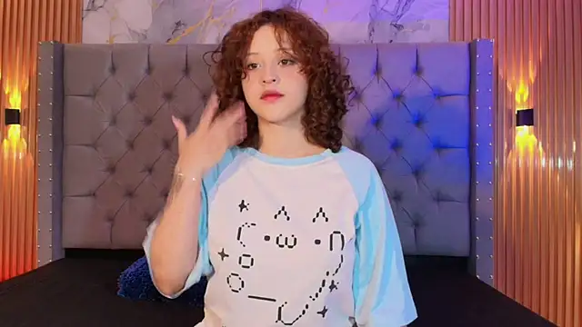 Snapshot of Suxan_White_ chatting on 09-20-25, 11:33 Suxan White online show from 09-20-25, 11:33