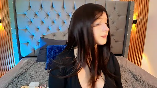 Suxan White  online show from 03-26-26, 12:11