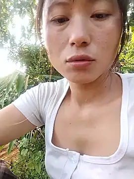 Snapshot of linda_bae00 chatting on 09-21-25, 12:12 linda bae00 online show from 09-21-25, 12:12