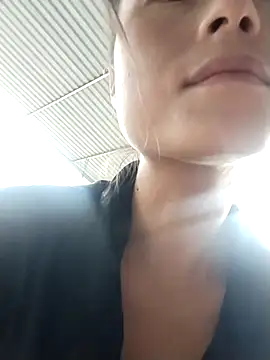 Snapshot of linda_bae00 chatting on 09-29-25, 01:33 linda bae00 online show from 09-29-25, 01:33