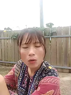 Snapshot of linda_bae00 chatting on 10-03-25, 02:08 linda bae00 online show from 10-03-25, 02:08