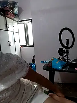 Snapshot of linda_bae00 chatting on 10-15-25, 07:52 linda bae00 online show from 10-15-25, 07:52