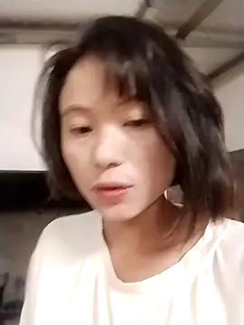 Snapshot of linda_bae00 chatting on 10-22-25, 11:59 linda bae00 online show from 10-22-25, 11:59