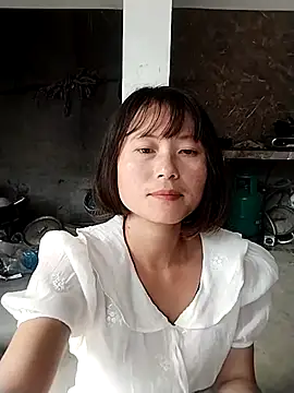 Snapshot of linda_bae00 chatting on 10-29-25, 02:36 linda bae00 online show from 10-29-25, 02:36