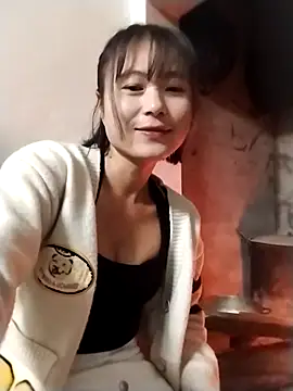 Snapshot of linda_bae00 chatting on 11-19-25, 01:16 linda bae00 online show from 11-19-25, 01:16