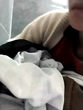 Snapshot of linda_bae00 chatting on 11-30-25, 01:42 linda bae00 online show from 11-30-25, 01:42