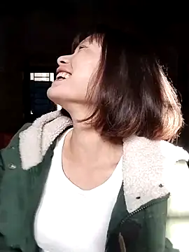 Snapshot of linda_bae00 chatting on 12-01-25, 12:59 linda bae00 online show from 12-01-25, 12:59