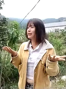 Snapshot of linda_bae00 chatting on 12-14-25, 01:33 linda bae00 online show from 12-14-25, 01:33